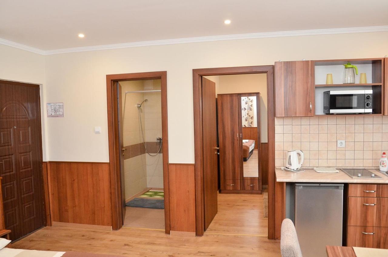 Media Panzio Es Apartmanhaz Hajduszoboszlo Bagian luar foto
