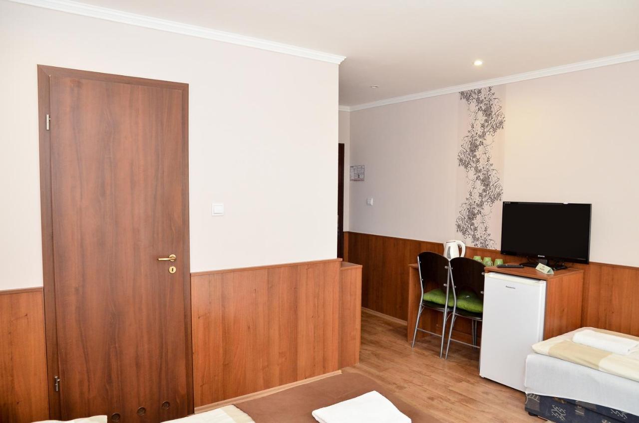 Media Panzio Es Apartmanhaz Hajduszoboszlo Bagian luar foto