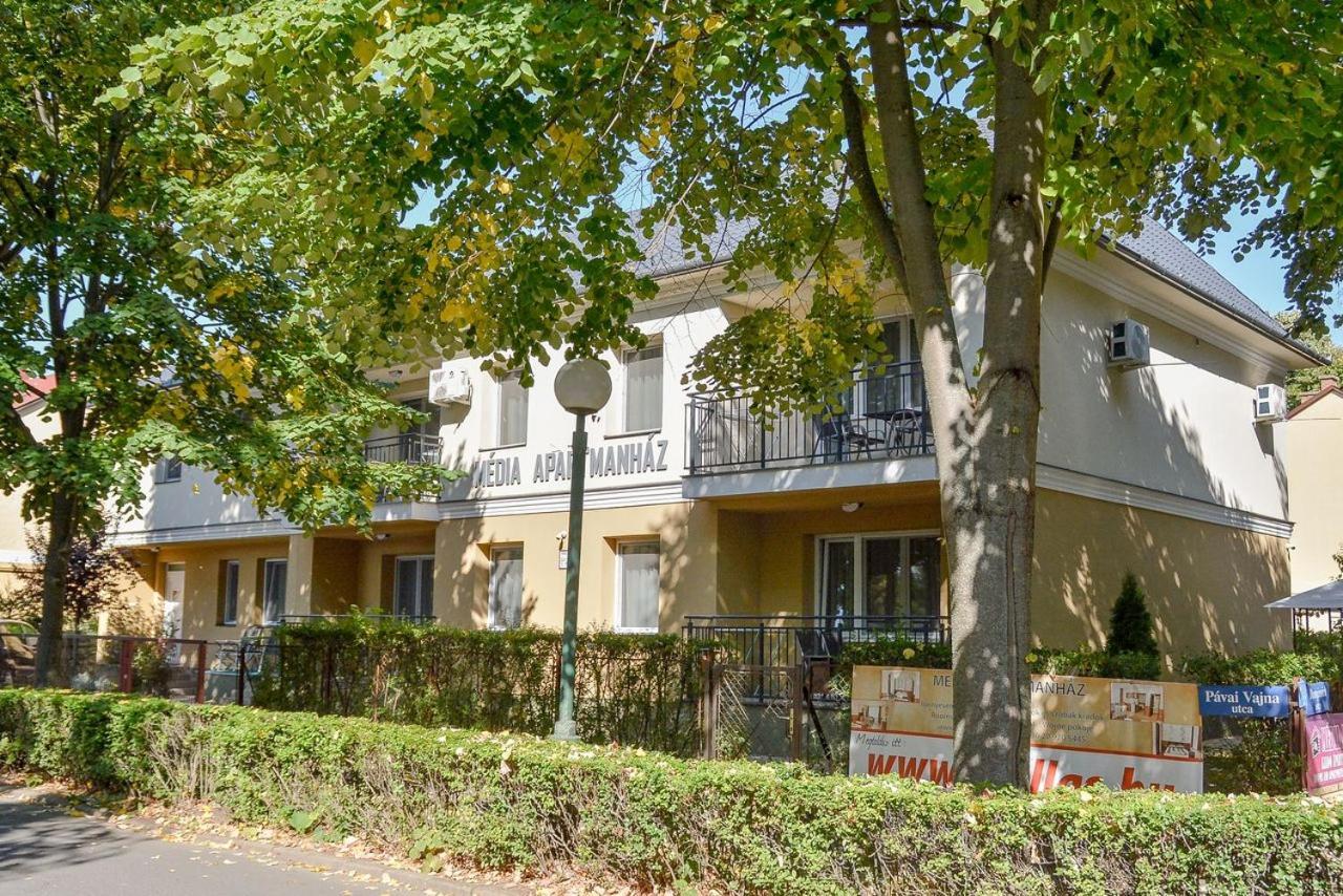 Media Panzio Es Apartmanhaz Hajduszoboszlo Bagian luar foto