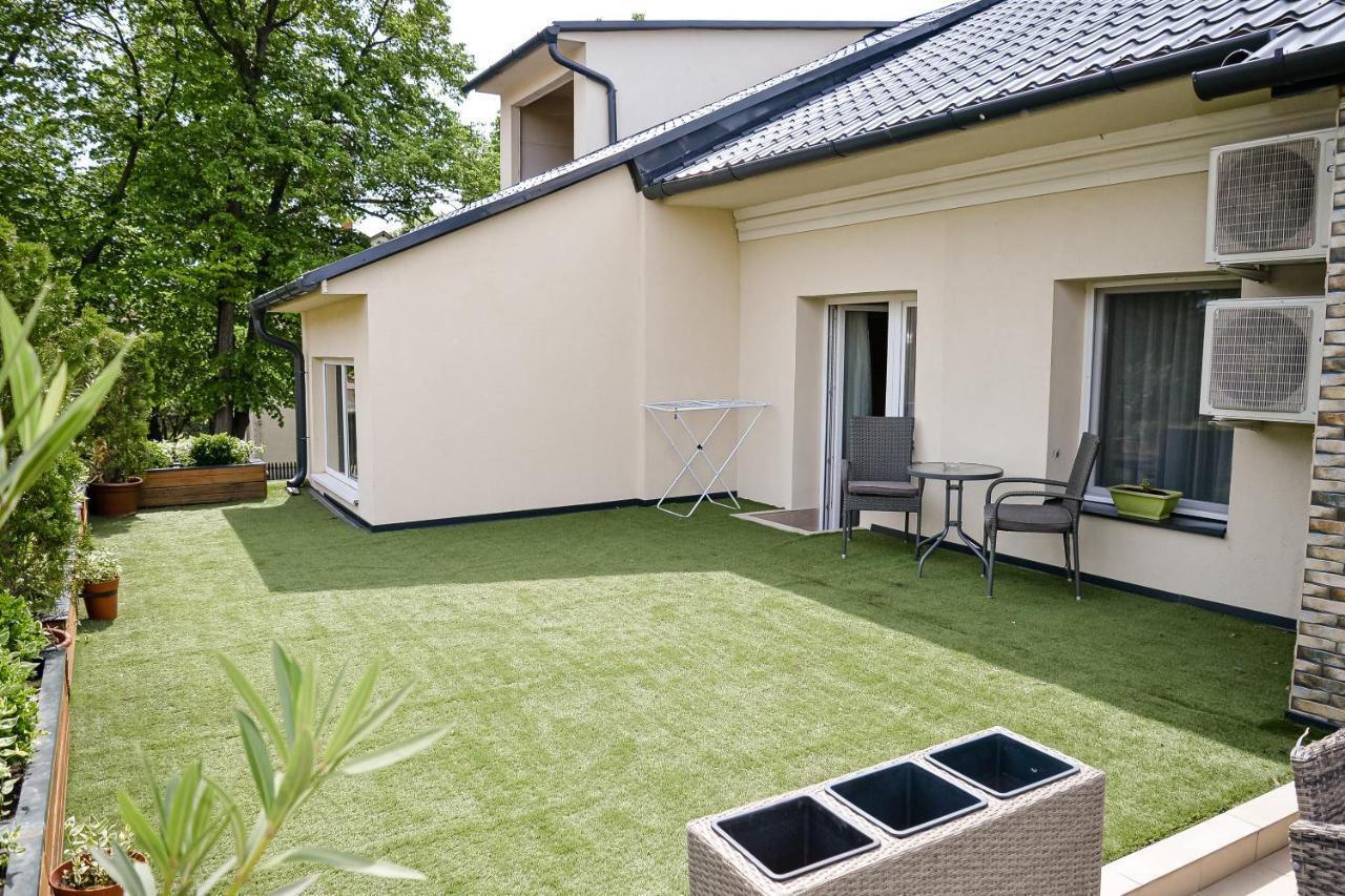 Media Panzio Es Apartmanhaz Hajduszoboszlo Bagian luar foto