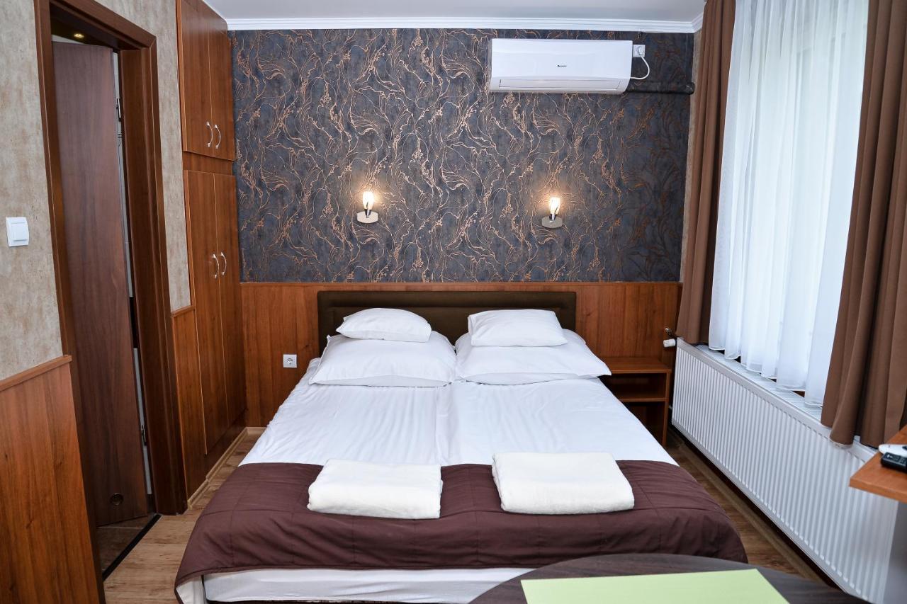 Media Panzio Es Apartmanhaz Hajduszoboszlo Bagian luar foto