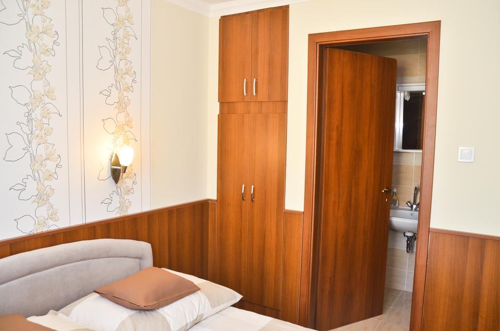 Media Panzio Es Apartmanhaz Hajduszoboszlo Bagian luar foto