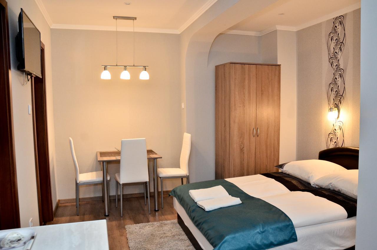 Media Panzio Es Apartmanhaz Hajduszoboszlo Bagian luar foto